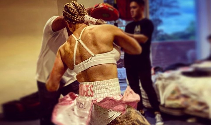 Boxerka predala prepotené ponožky fanatickému fanúšikovi